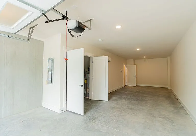 745 N Market St — Photo 15