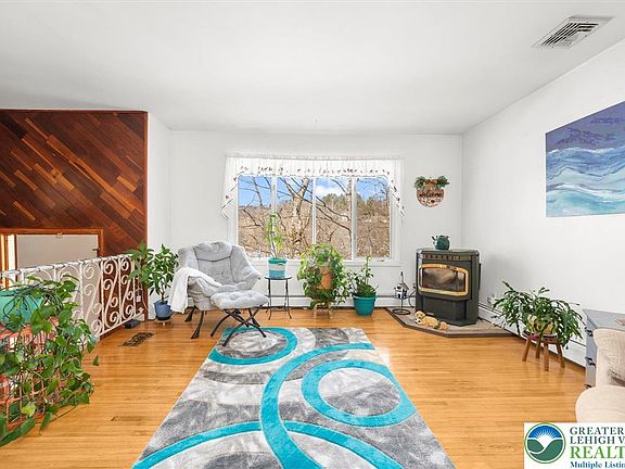 4th image of 4030 Spring St