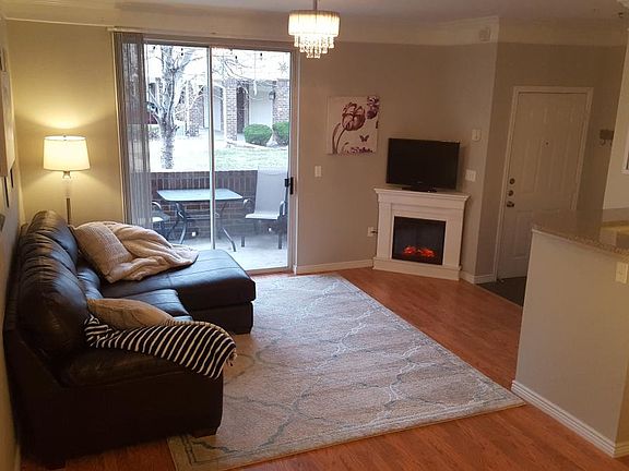 Living Room w/ Brand New Leather Couch, Fireplace & Flatscre