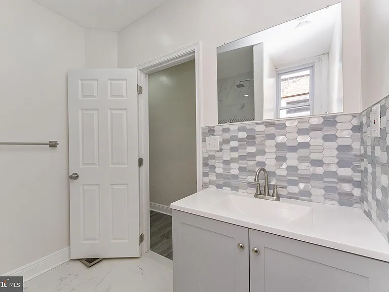 5426 Webster St — Photo 23