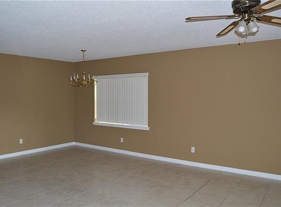 5th image of 144 Silverwood Dr