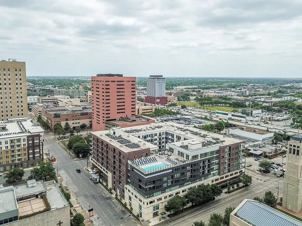 Eighteen25 Downtown apartments community photo