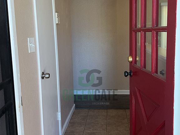 5th image of 2305 Rose Ave