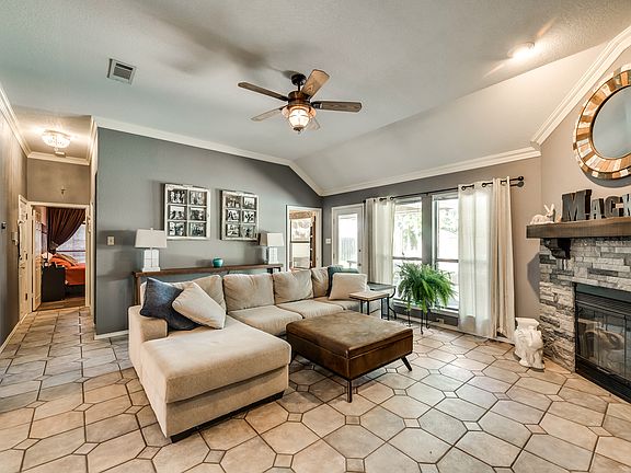 2nd image of 309 Creekside Dr