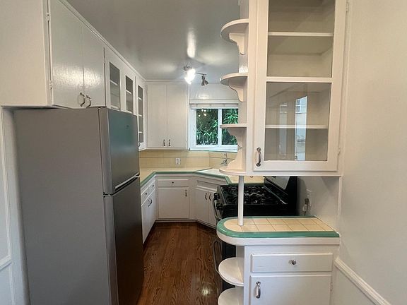 5th image of 2269 N Beachwood Dr #107