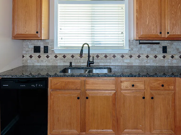 825 Bluegrass Dr — Photo 6