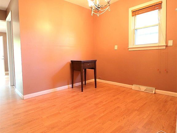 4th image of 2320 Deindorfer St