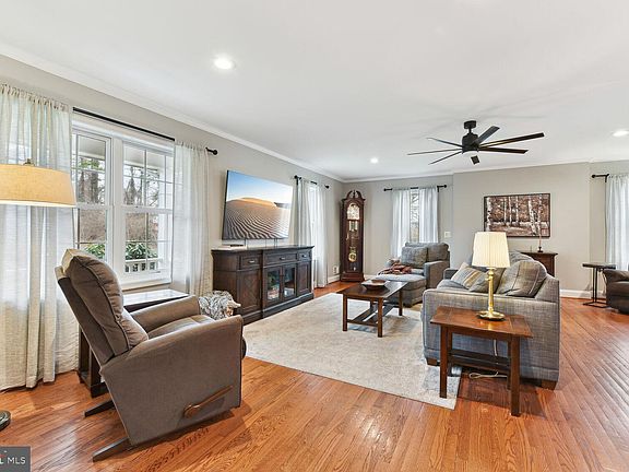 4th image of 6472 Pavilion St