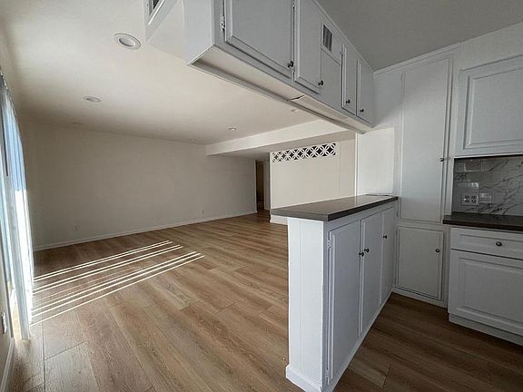 3rd image of 1724 Peyton Ave APT J