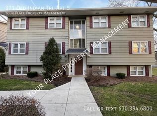 371 Old Indian Trl APT 5, Aurora, IL 60506