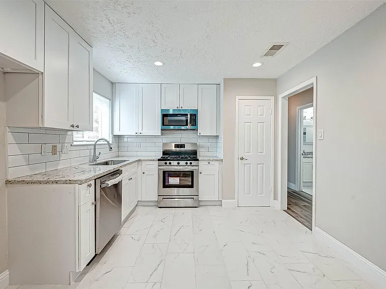 6802 Glenray Dr — Photo 15