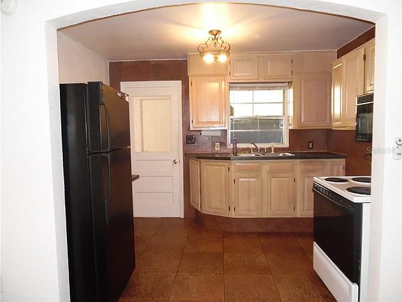 5th image of 1039 N Ferncreek Ave