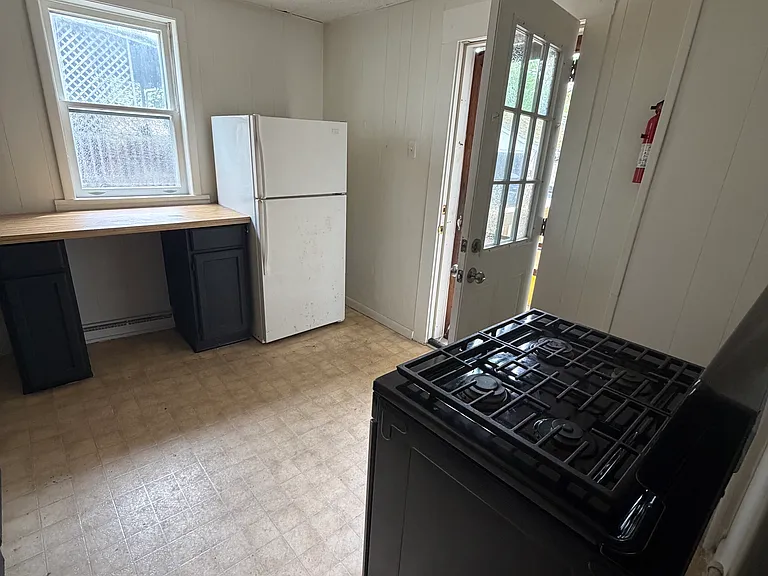 27 Cedar St #1 — Photo 6