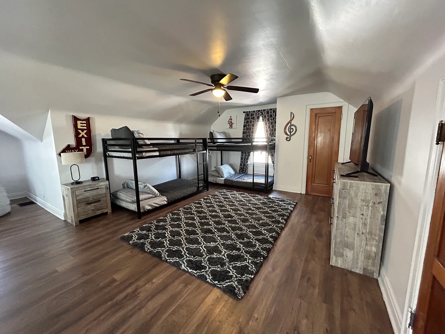 3 bed, 1414 sqft, $2,200 — Photo 4