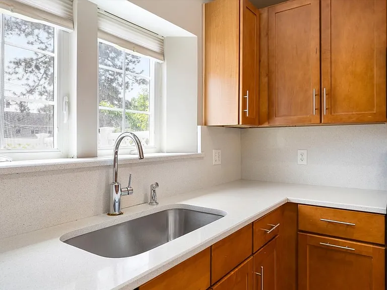 6 Bates St #A — Photo 36