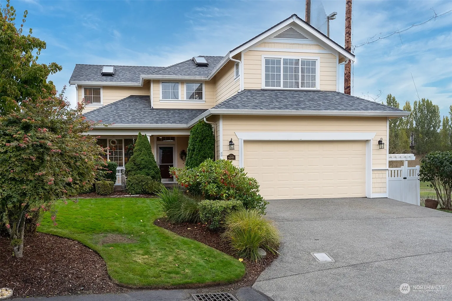 4101 Fairwood Boulevard NE photo 1