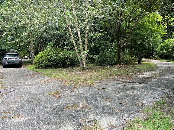 5th image of 1649 Rochelle St
