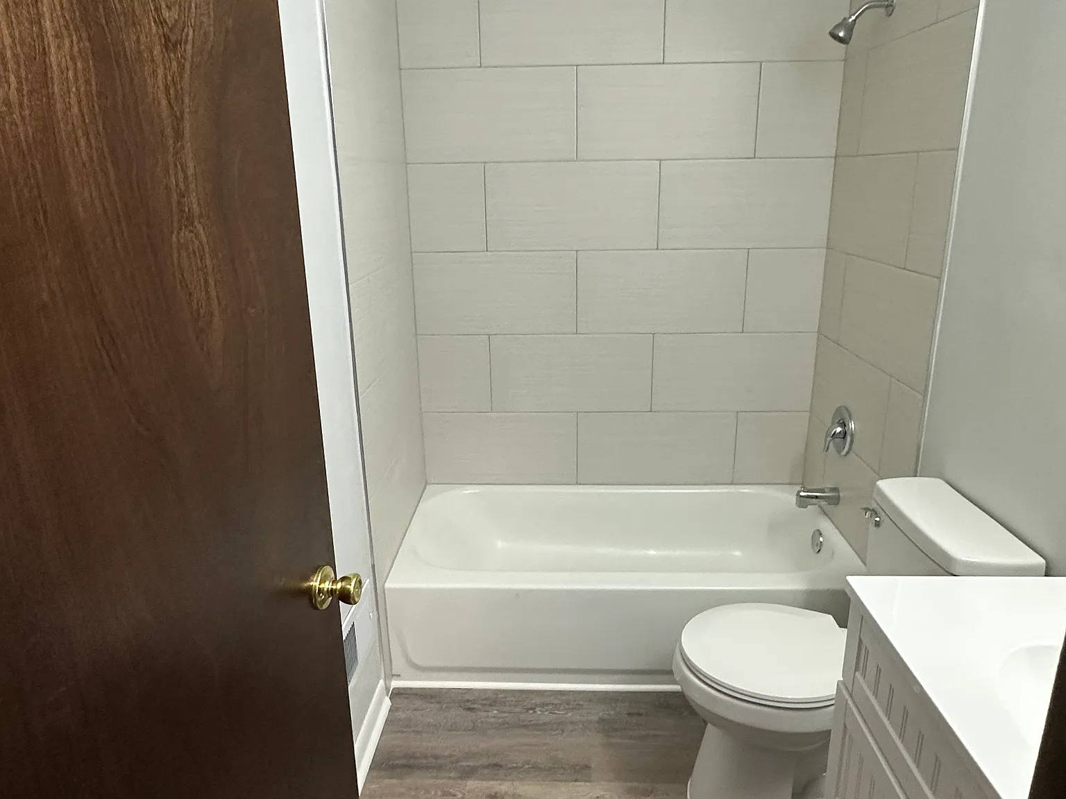 2 bed, 1000 sqft, $1,295 — Photo 2