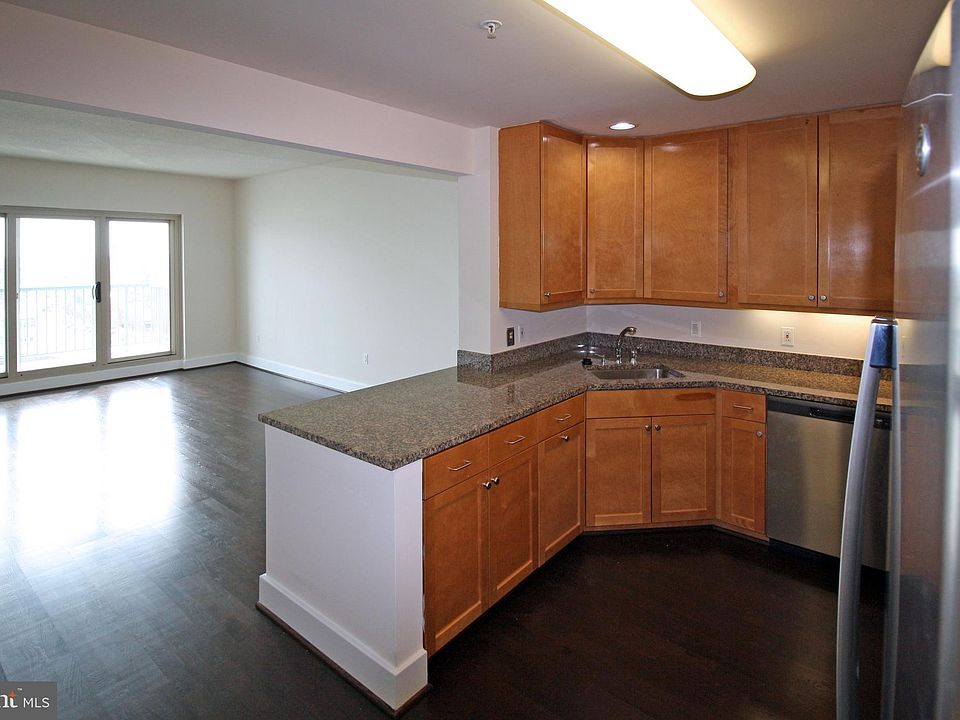 1st image of 717 S Columbus Blvd Unit 617