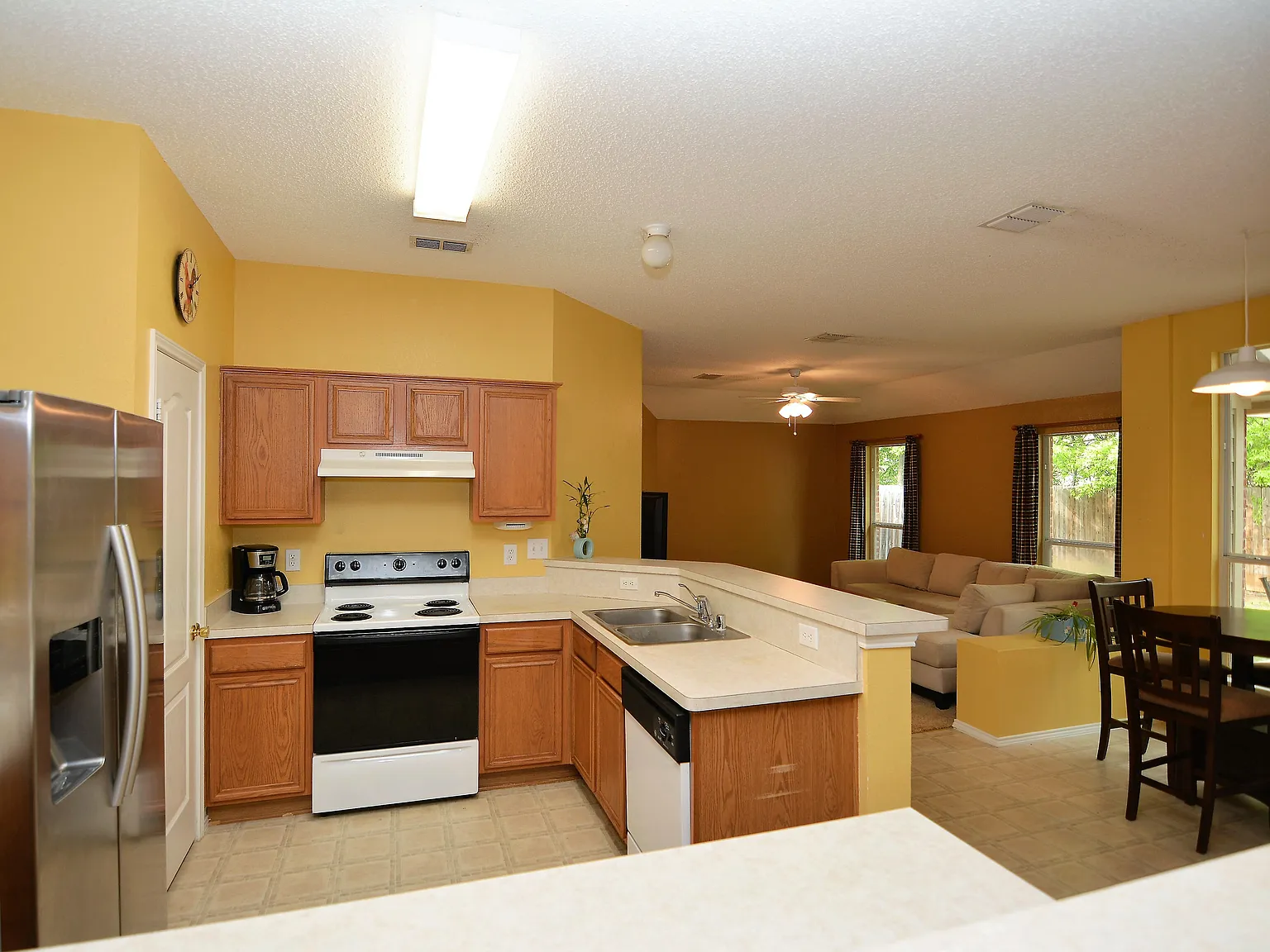 4 bed, 1931 sqft, $2,100 — Photo 4