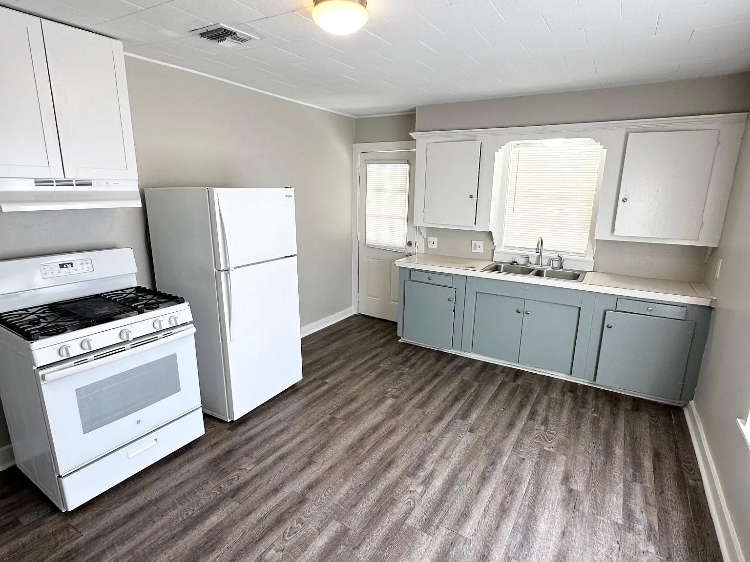 2 bed, 900 sqft, $800 — Photo 2