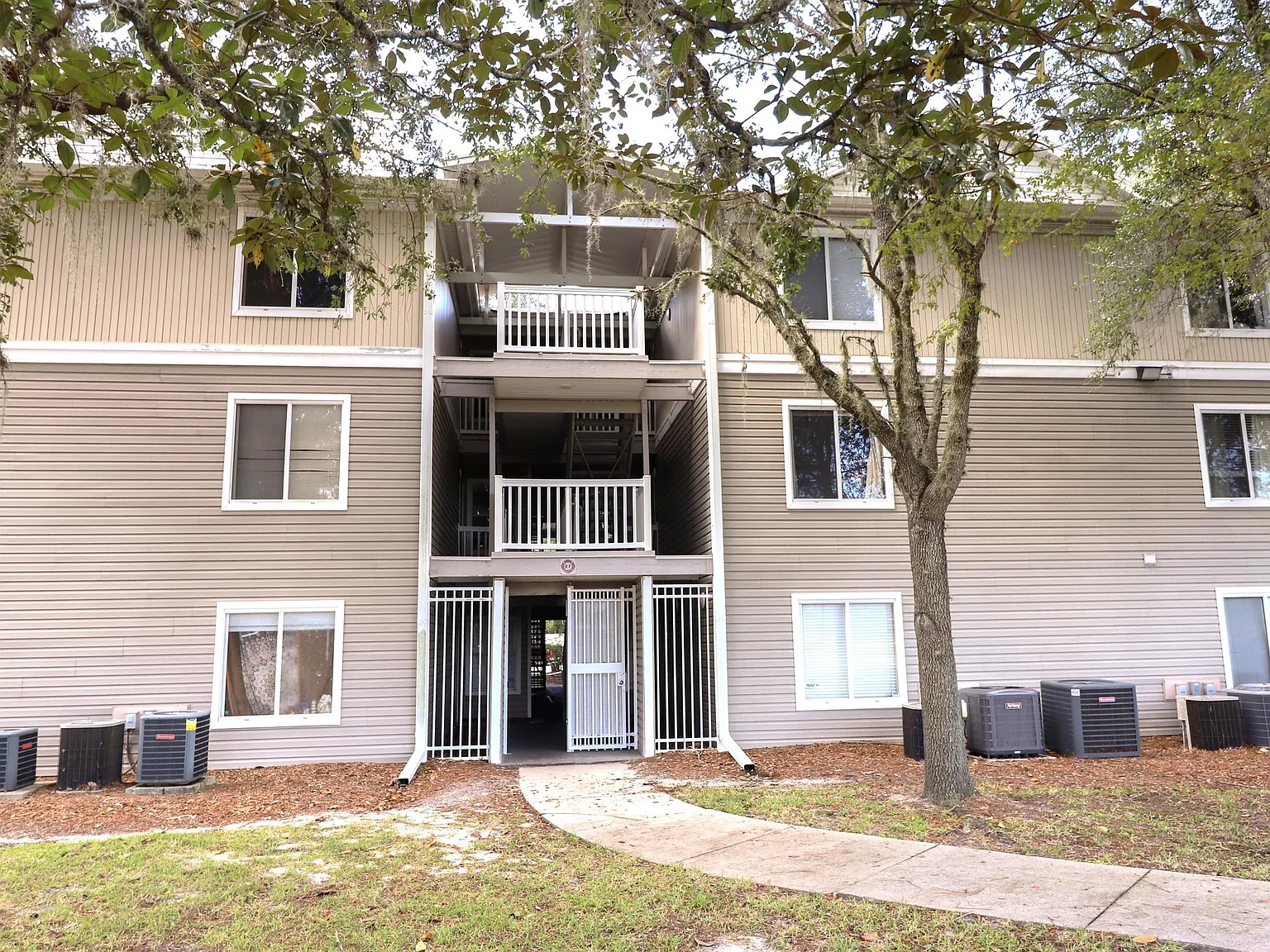 4000 Southwest 23rd Street Unit #5-307 - C — Photo 1