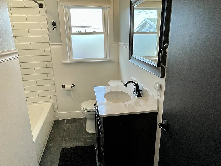 260 Waverly Ave — Photo 9
