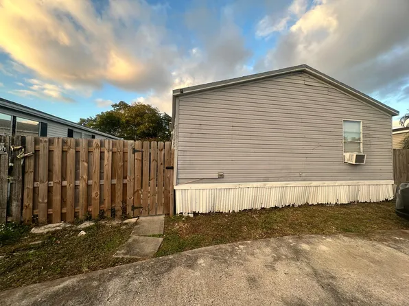 11863 Atlantic Cir, Boca Raton, FL 33428