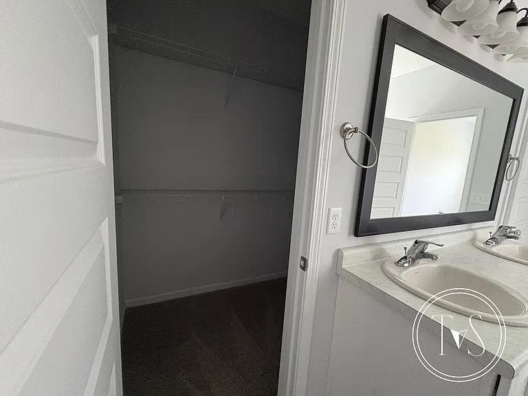 1661 SE Arnold Dr — Photo 7