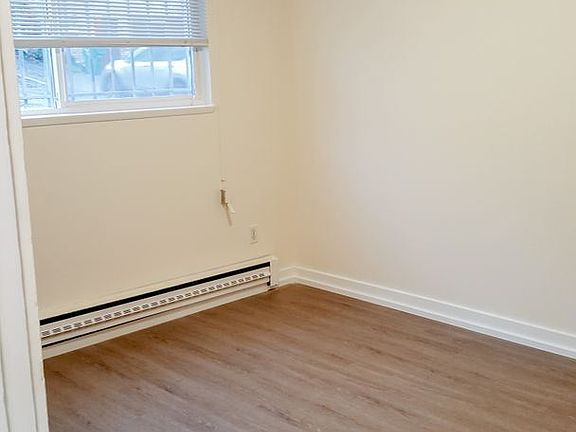 5th image of 706 Belmont Ave E APT 4