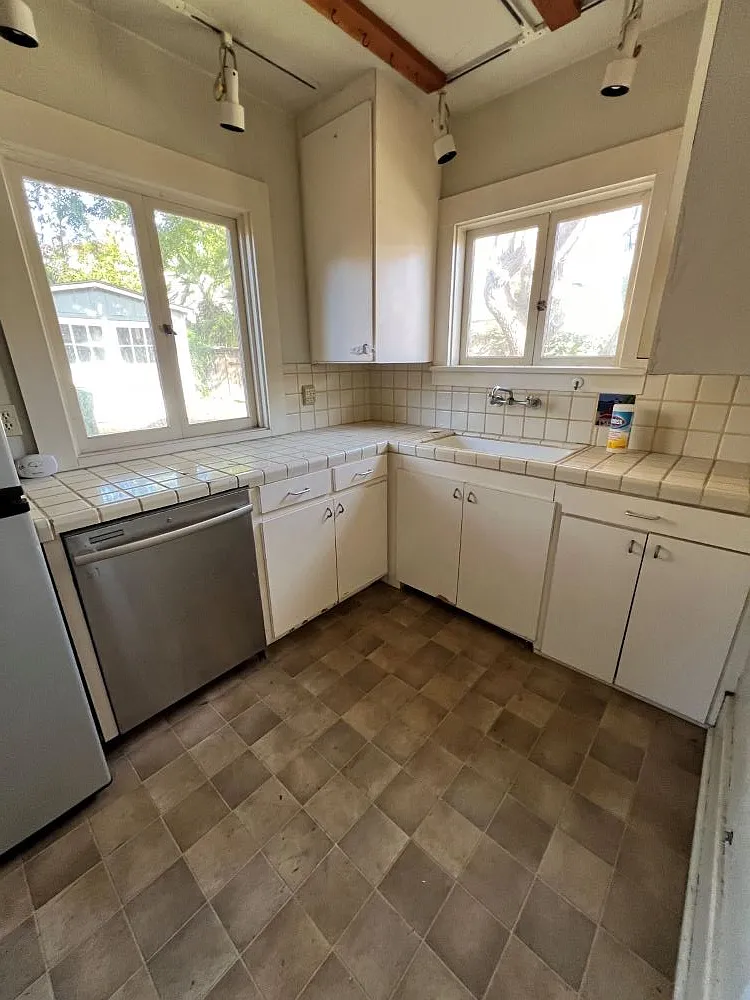 3 bed, 970 sqft, $4,950 — Photo 2