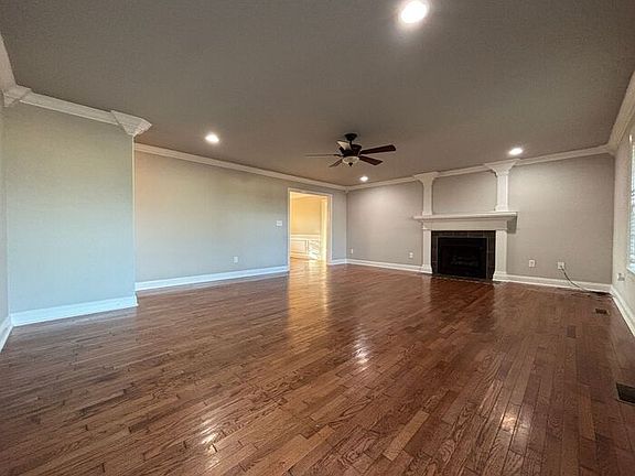 5th image of 996 New Market Rd