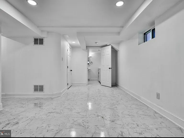 701 Platinum Ave — Photo 32