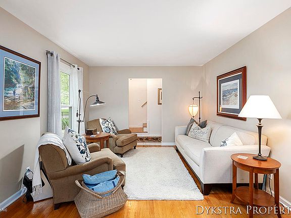 4th image of 1314 Burke Ave NE