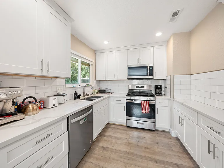 123 Lido Cir — Photo 4