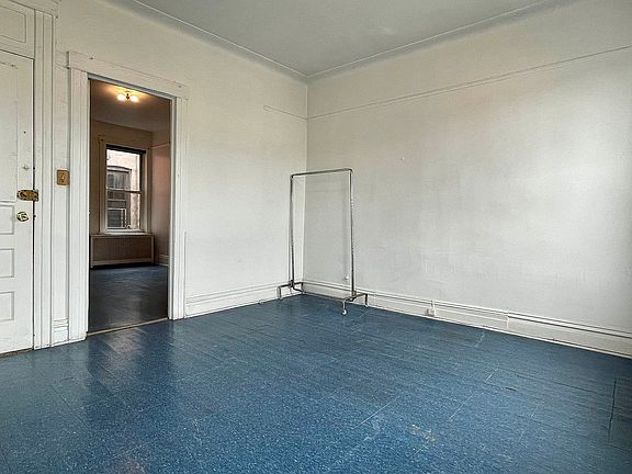 3rd image of 3015 42nd St APT 2R