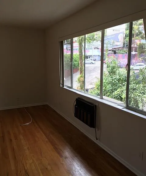 1479 N Havenhurst Dr #4 — Photo 1