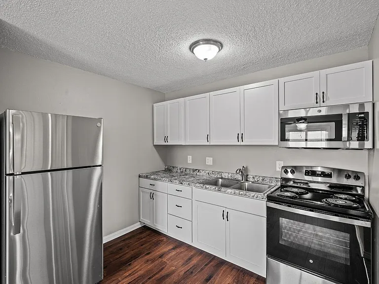 Elrose Apartments 1500 — Photo 3
