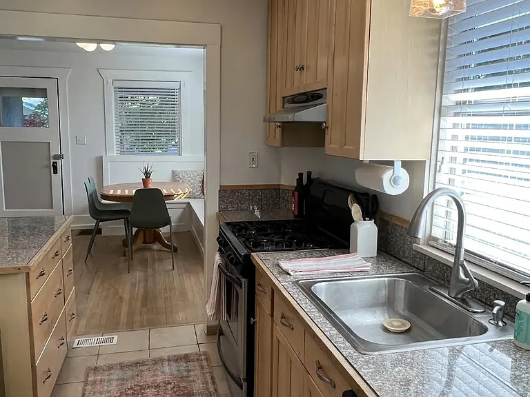 1123 E Sunnyside Ave S — Photo 8