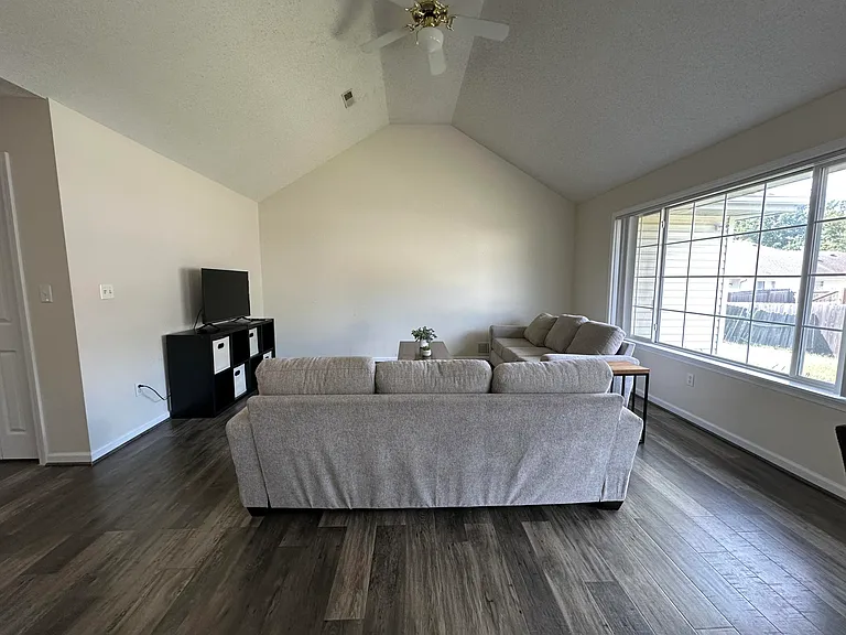 803 Ames Dr — Photo 4