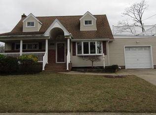 935 W Shelley Rd, North Bellmore, NY 11710