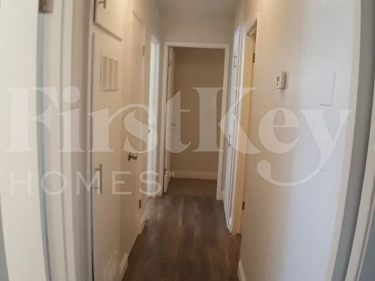 913 Date St — Photo 11