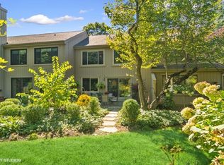 569 Old Barn Rd, Lake Barrington, IL 60010