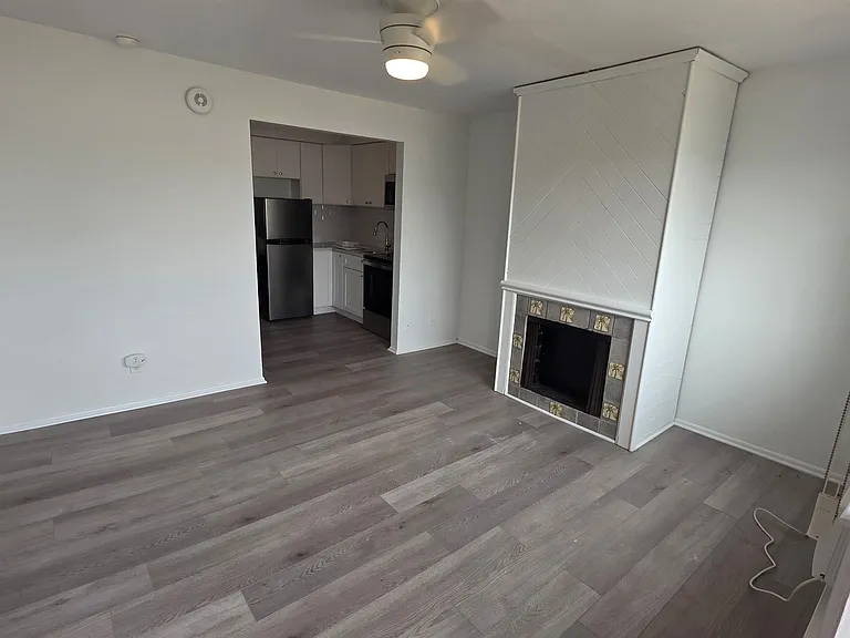 9600 Amherst Ave #5 — Photo 3