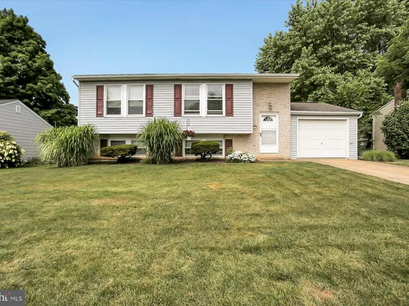 2810 W Rosegarden Blvd, Mechanicsburg, PA 17055