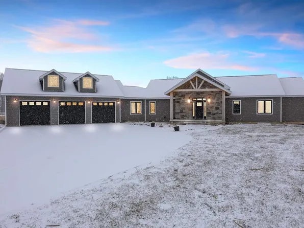 2984 127th Dr, Amana, IA 52203