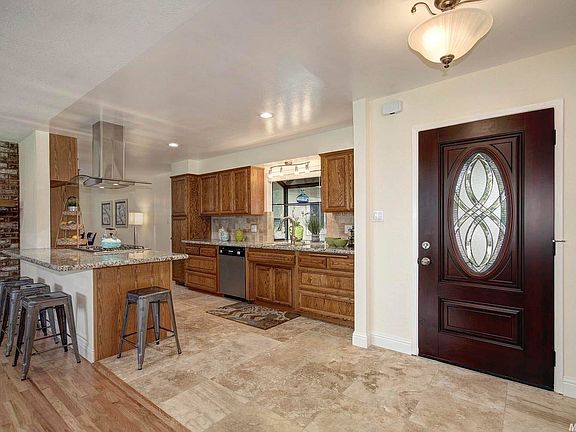 3rd image of 8021 Glenbar Way
