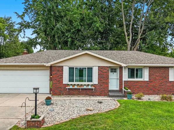 3809 E Saddle Dr, Fort Wayne, IN 46804