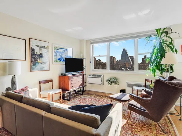 77 7th Ave APT 16A, New York, NY 10011