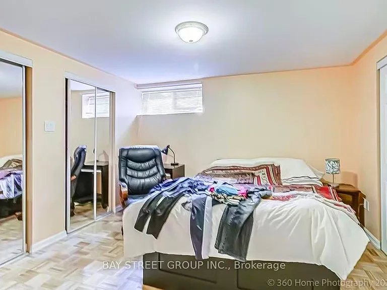 497 Lynett Cres #LOWER — Photo 3